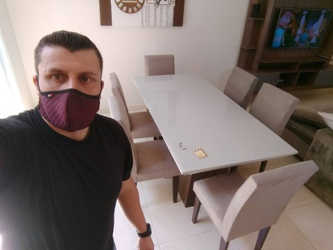 Montagem de mesa de jantar 