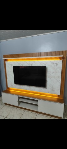 Home com painel