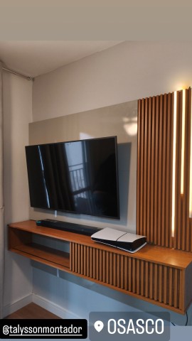 Painel de com instalação de tv 