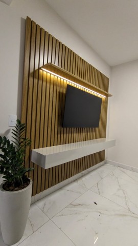 Montagem e instalação painel ripado com TV