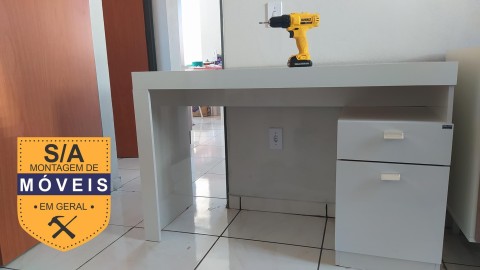 Montagem escrivania 