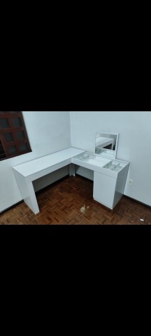 Escrivaninha e portas jóias 