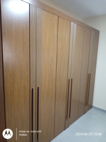 Guarda roupa de casal 6 gavetas e 6 portas de MDF 
