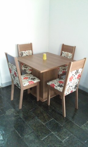Mesa 4 cadeiras 