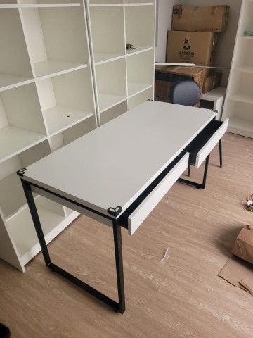 instalação de mesa e armario