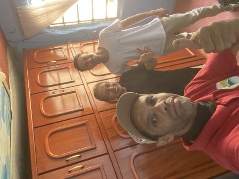 Montagem guarda roupas estilo rústico 