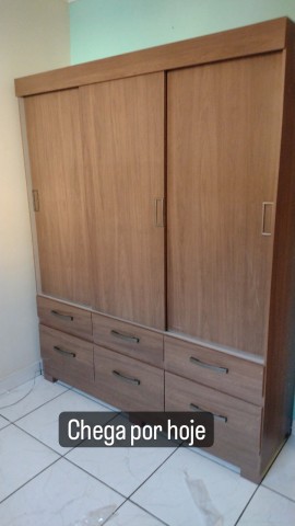 Guarda roupa 3 portas e 6 gavetas