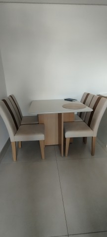Mesa linda de 4 cadeiras