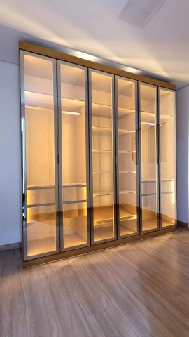 Guarda roupa de 6 portas de vidro com led 