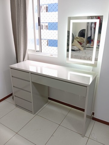 Penteadeira e Espelho Led.