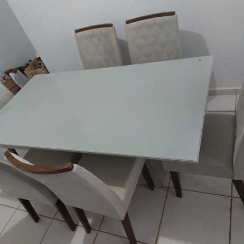 Mesa com 6 cadeiras 