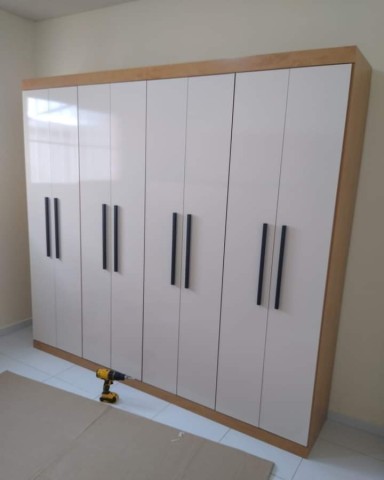 Guarda roupa 8 portas