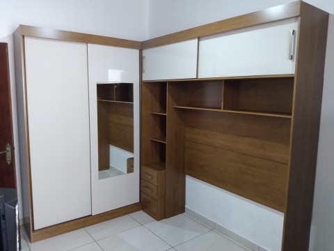 Roupeiro modulado de canto