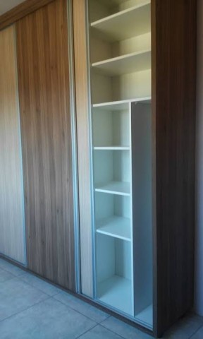 Montagem de Roupeiro com Portas de Correr