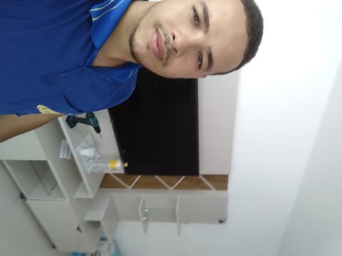 Montagem de uma estante 