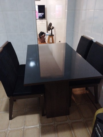 Mesa madesa com 4 cadeiras